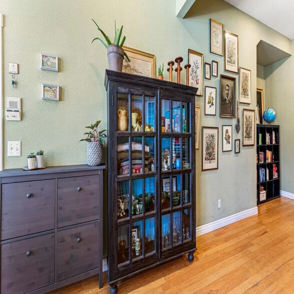 Building Photo - 800 E 18th Ave