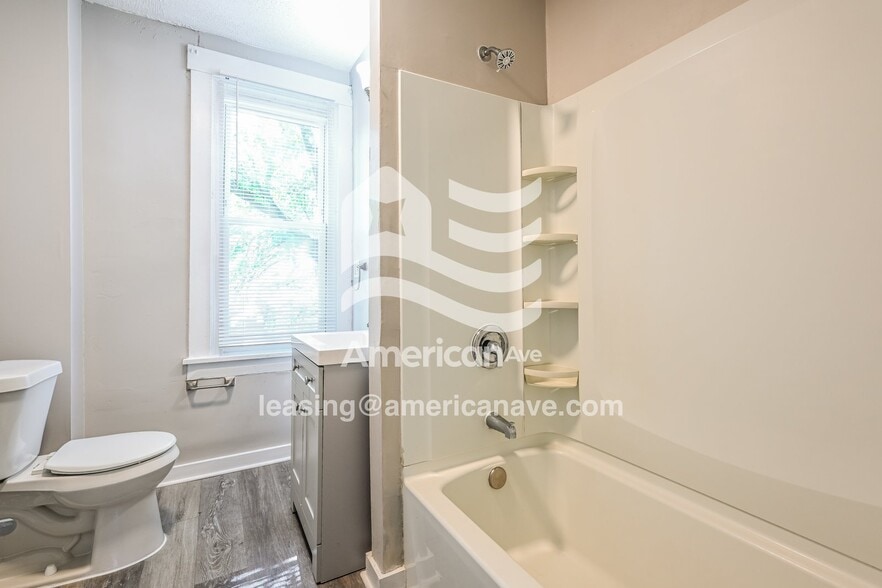 Building Photo - 620 E 17th Ave