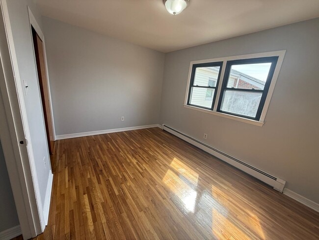 Building Photo - 4 Sayles St