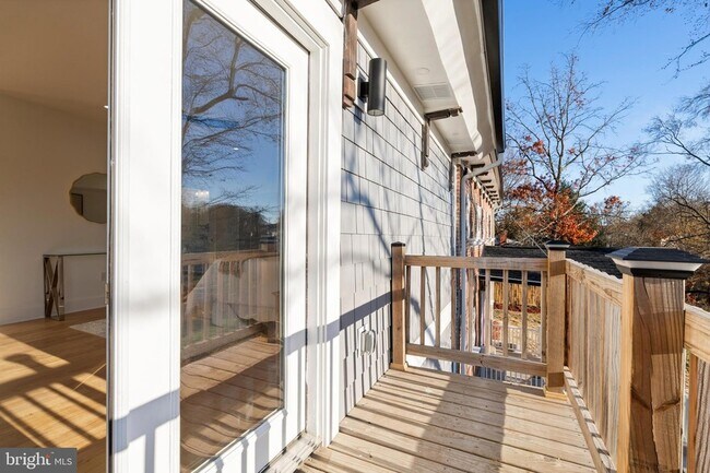 Building Photo - 6218 Suitland Rd