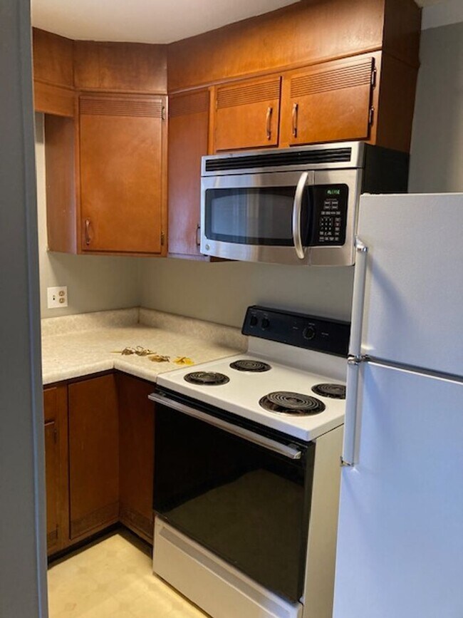 Building Photo - 100 Old Ithaca Rd