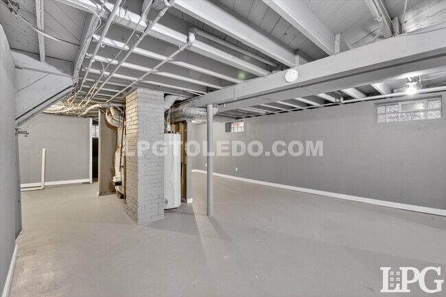 Building Photo - 2041 Loxley Rd