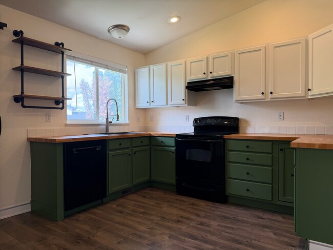 Building Photo - 8103 Waterfowl Ave