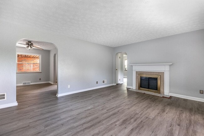 Building Photo - Beautiful Duplex