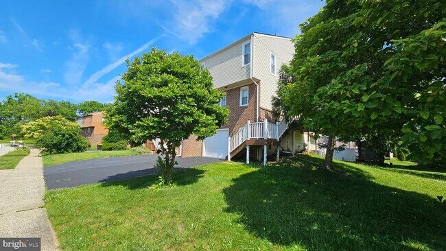 Building Photo - 117 Hamlet Dr