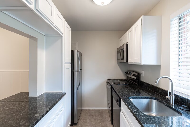 Building Photo - 271 Main St