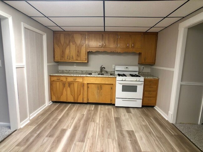 Building Photo - rh17