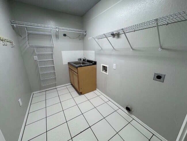 Building Photo - Beautiful Home Outside of City Limits!