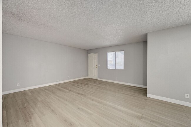Building Photo - 1305 Kari Lee Ct