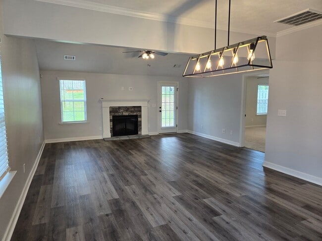 Building Photo - 542 Jensen Ln