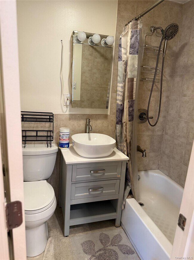 Building Photo - 899 Bowling Green Dr
