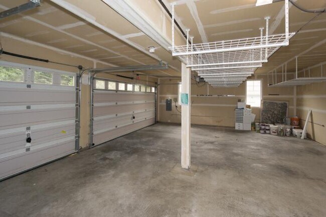 Building Photo - 4 bedroom in Kirkland WA 98033