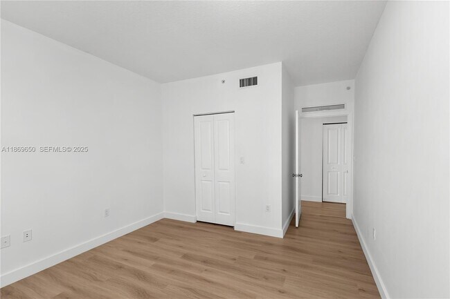 Building Photo - 7900 Harbor Island Dr