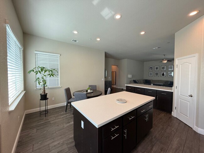 Building Photo - Upgraded single story home in Manteca!