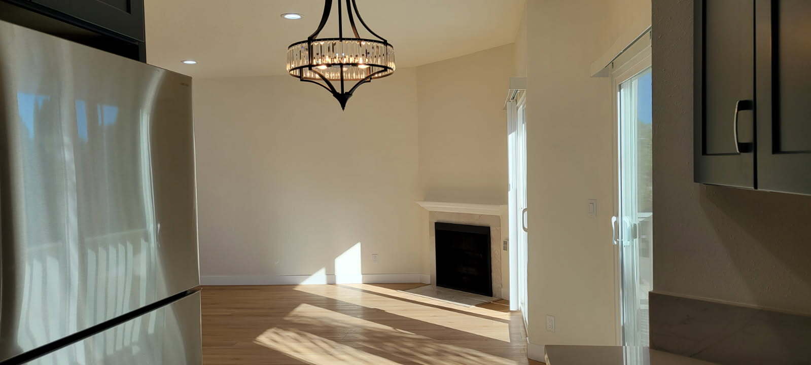 Living room with frire place - 5135 Zelzah Ave