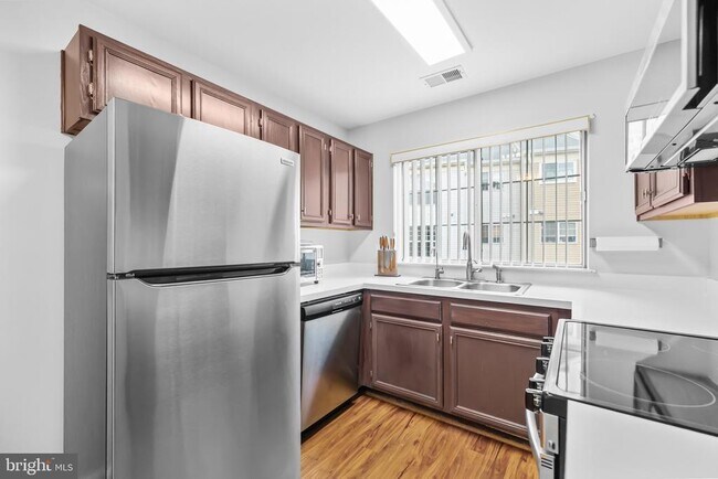 Building Photo - 1130 Huntmaster Terrace NE