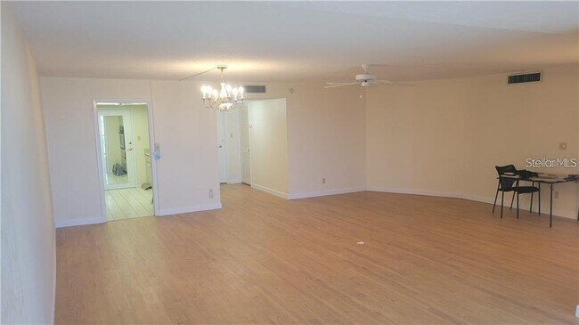 Building Photo - 435 S Gulfstream Ave