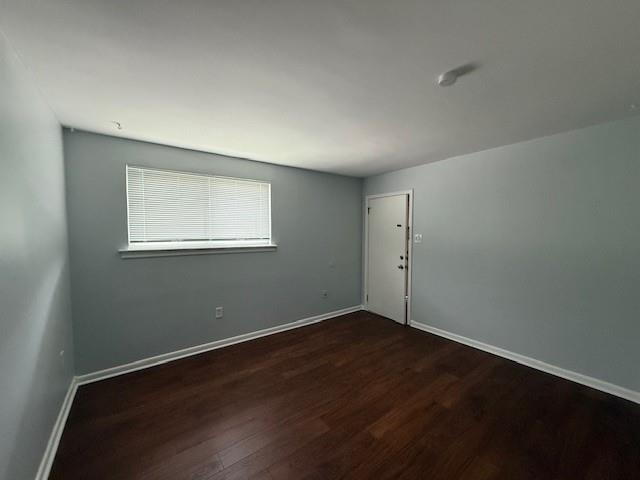 Building Photo - Freshly renovated 2-bedroom, 1-bath apartment