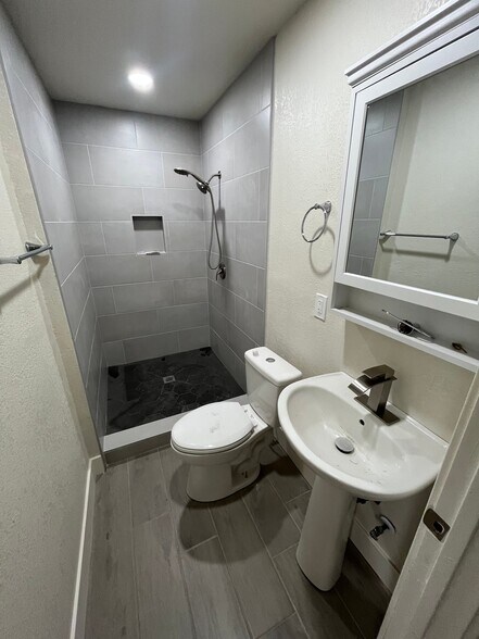 Building Photo - 8701 El Chapul Way
