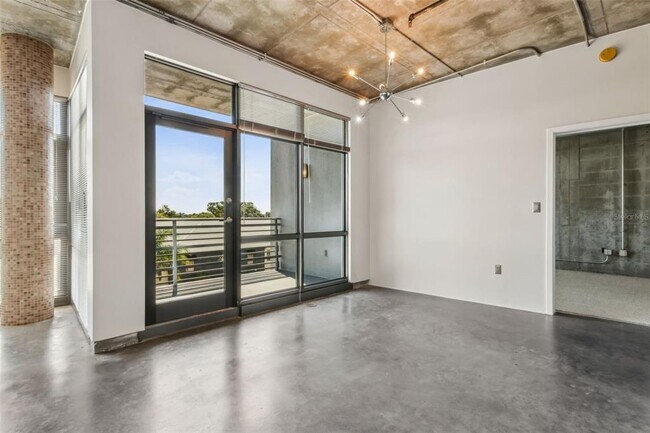 Building Photo - 10 N Summerlin Ave