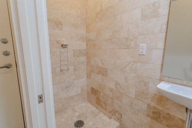 Building Photo - 2235 E 6th St