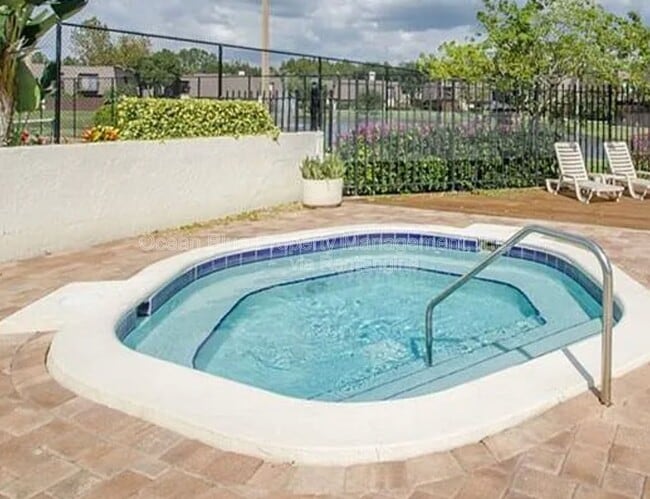 Building Photo - 15436 E Pond Woods Dr