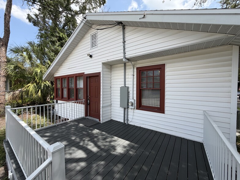 Building Photo - 2 Bed/1.5 Bath