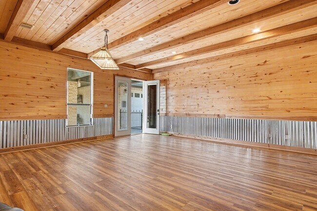 Building Photo - 15569 Crown Oaks Dr