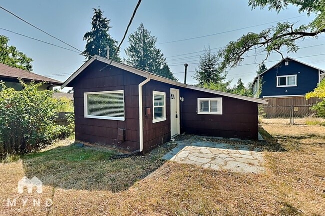 Building Photo - 725 N 101st St