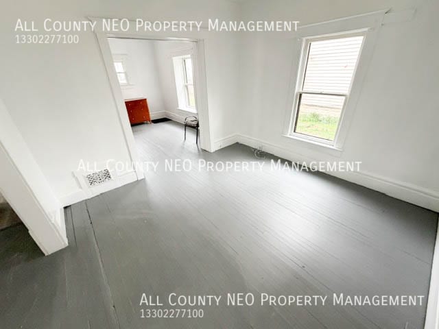 Building Photo - 518 Rentschler St