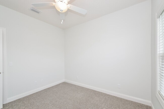 Building Photo - 1168 Walker Point Way