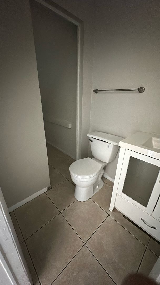 Building Photo - Updated 2 Bed/1 Bath Condo at 43rd Ave & I...