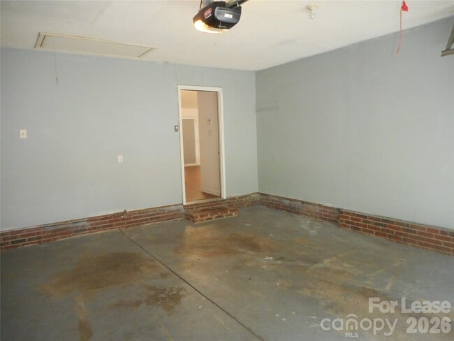 Building Photo - 14509 Cinnamon Field Rd