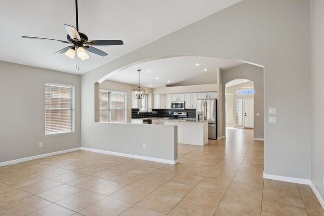 Building Photo - Very nice single level home with 4 bedrooms and 2 baths!