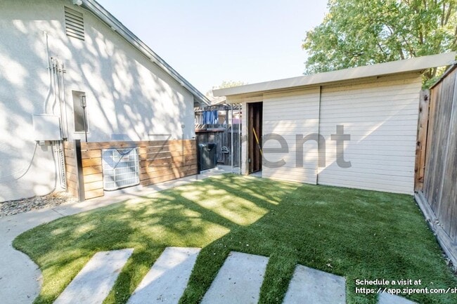 Building Photo - 5912 Laguna Villa Way