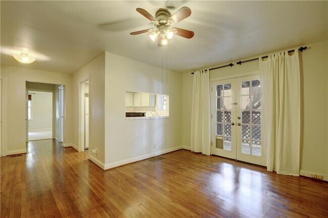 Primary Photo - 910 E 32nd St
