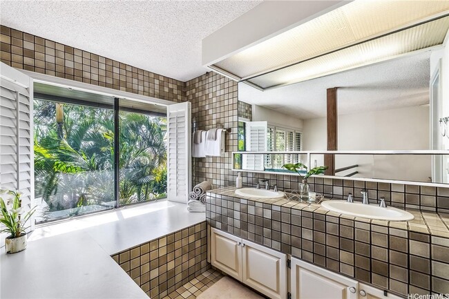 Building Photo - Waterfront Oasis at Napua Point!