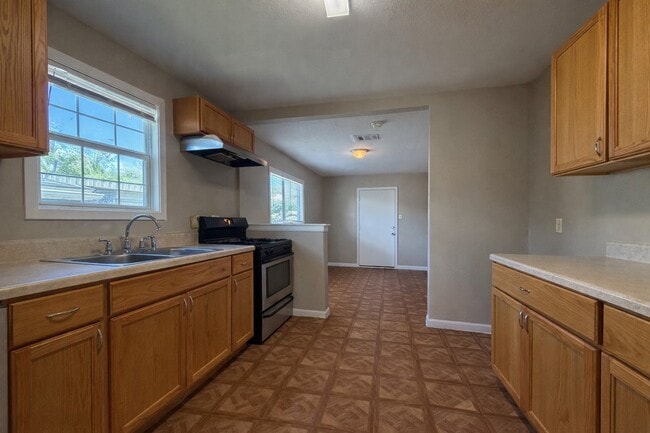 Building Photo - 3406 Milbrad St