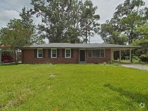 Building Photo - Three Bedroom Brick Ranch in National Hills!