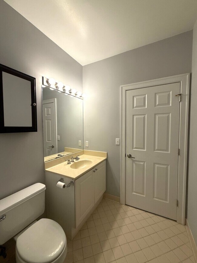 Building Photo - The Ivey's