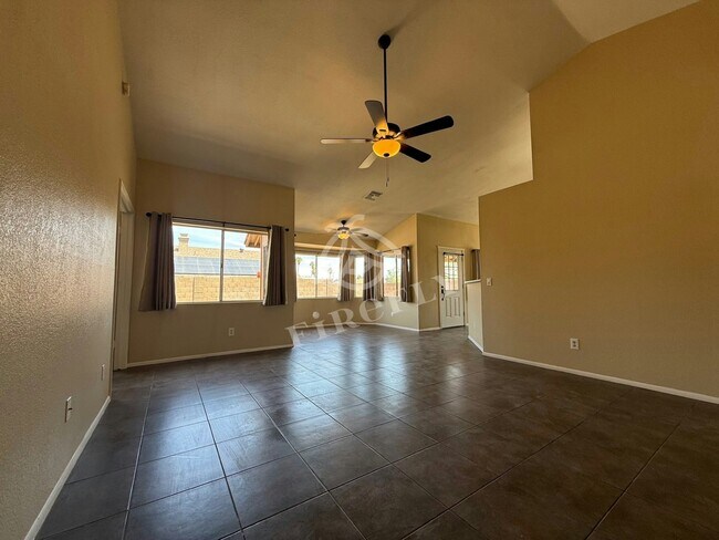 Building Photo - 10720 W Wagon Wheel Dr