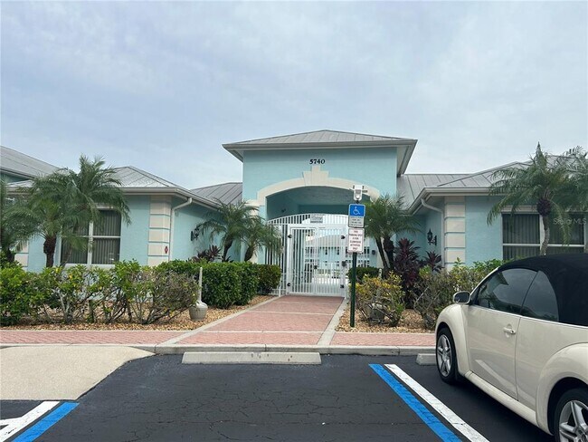 Building Photo - 5771 Sabal Trace Dr