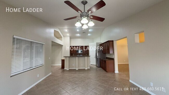 Building Photo - 25598 W Globe Ave