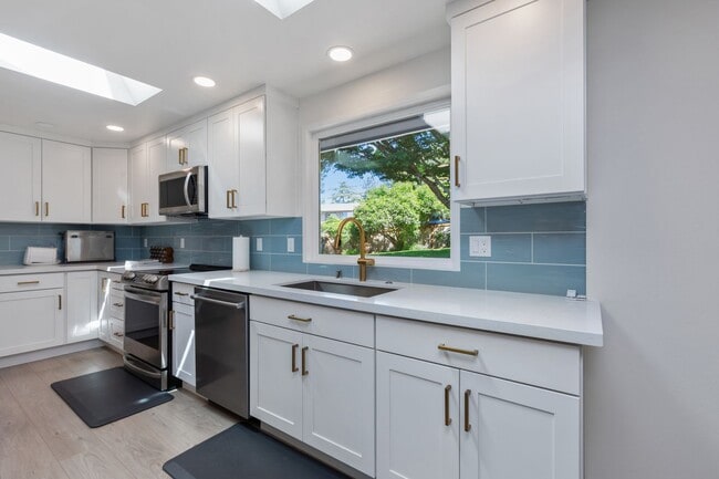 Building Photo - Beautiful 4 Bedroom Home in Richmond