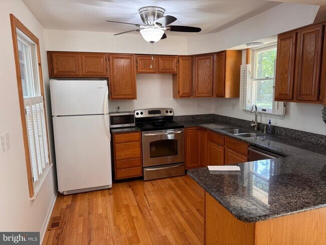 Building Photo - 33178 Woodland Ct N