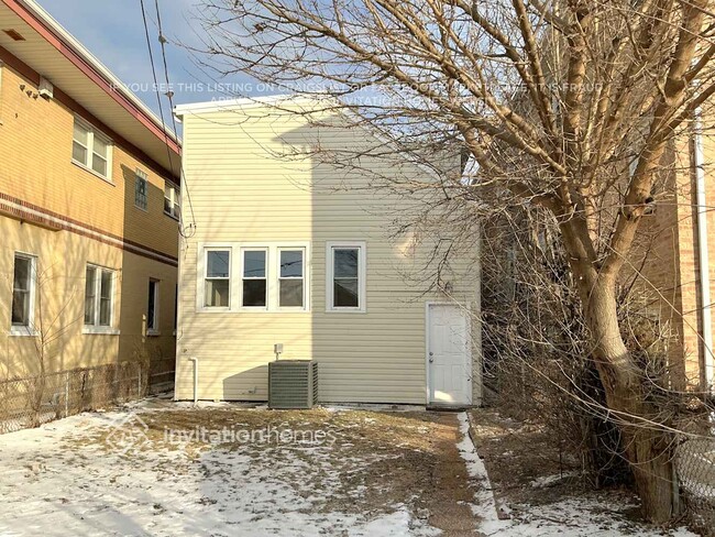 Building Photo - 7611 W Fullerton Ave