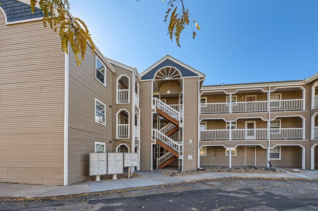 Building Photo - Must see 2 Bedroom 1 Bath in Castle Rock!!!