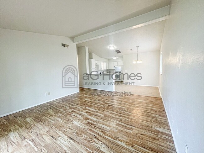 Building Photo - 3409 Overland Dr