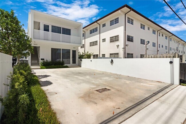 Building Photo - 4430 W Flagler St