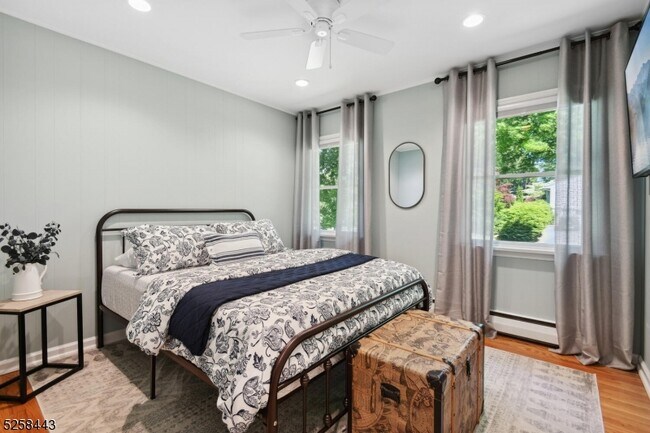 Building Photo - 204 Deerfield Ln